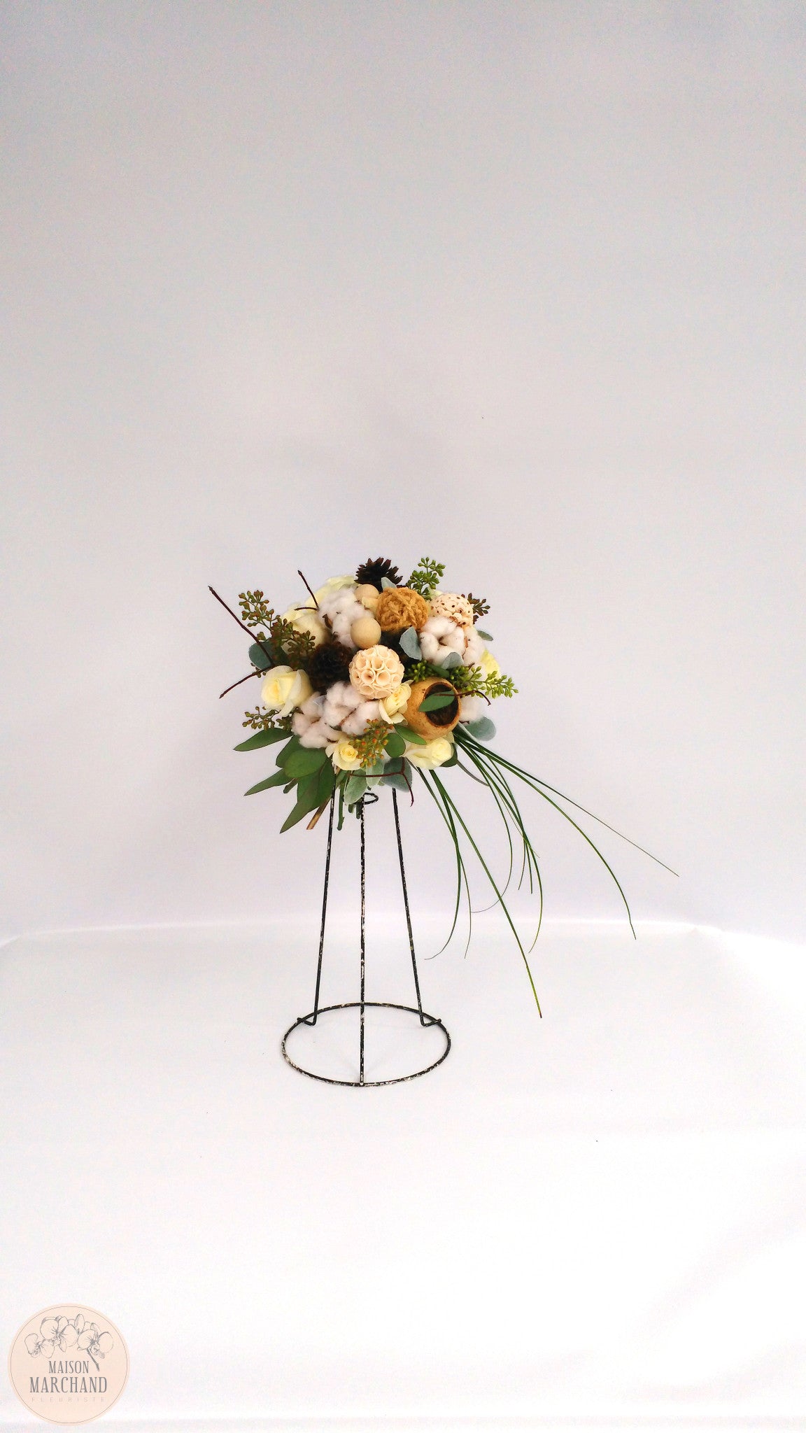 Bouquet de mariage d'hiver sur trépied
