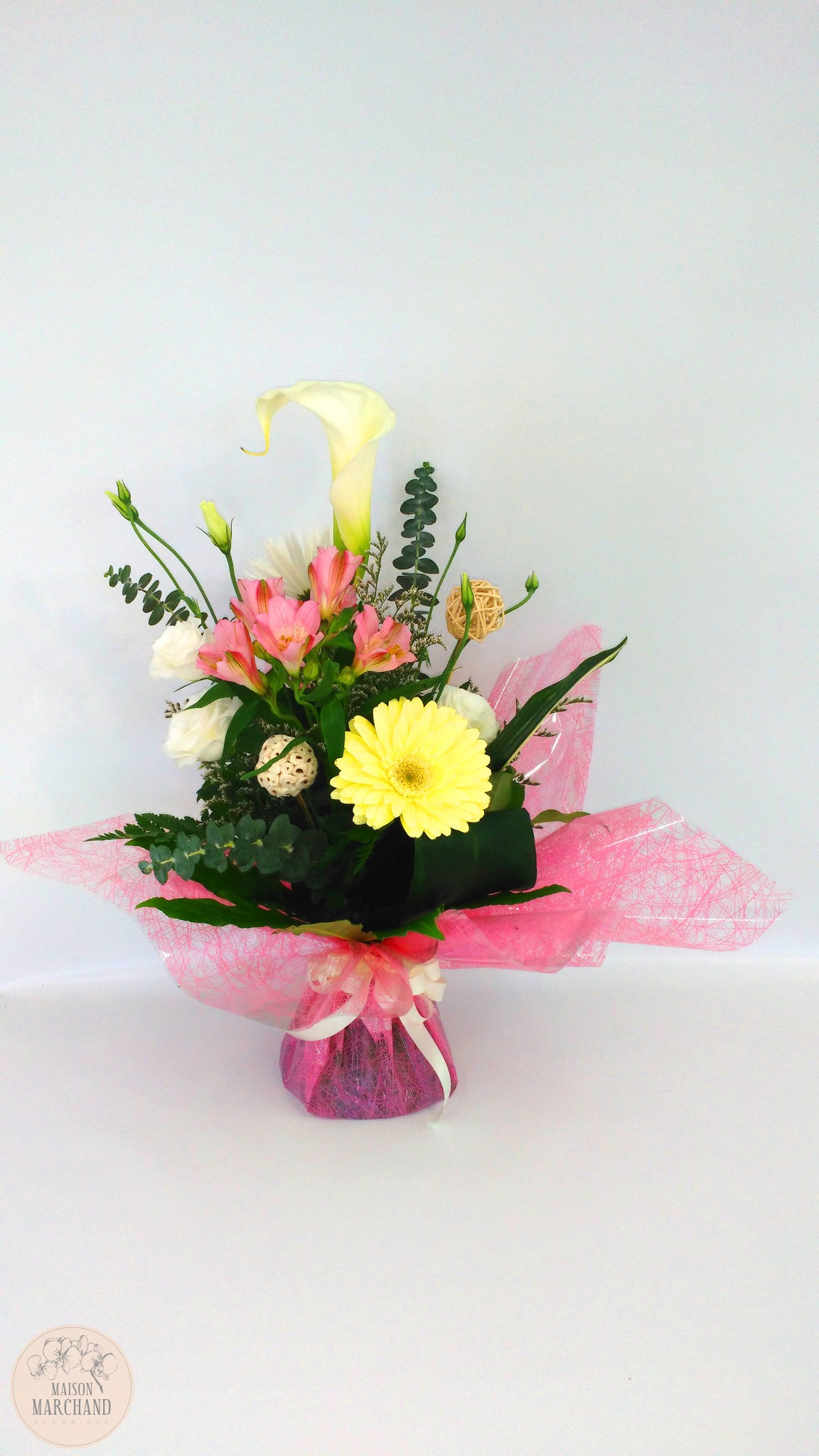 Bouquet de fleurs jaunes et roses
