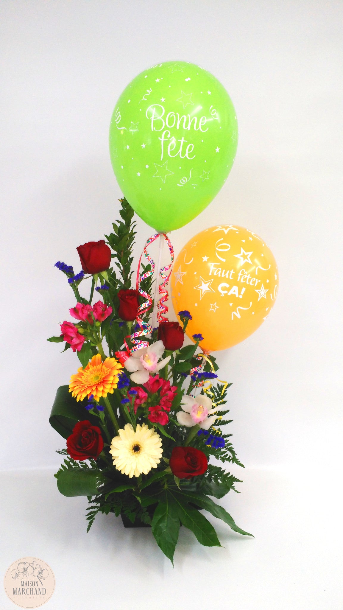 Bouquet de fleurs avec ballons de fête