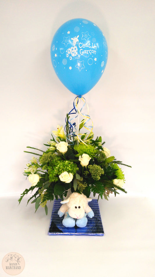 Bouquet de fleurs avec ballon et peluche