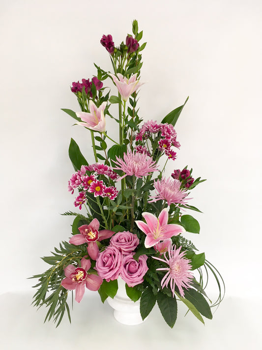 arrangement funéraire de fleurs roses